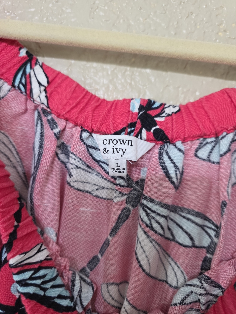 crown & ivy Linen Pink Off-Shoulder Puff Sleeve Linen Dragonfly Print Dress - Picture 2 of 5